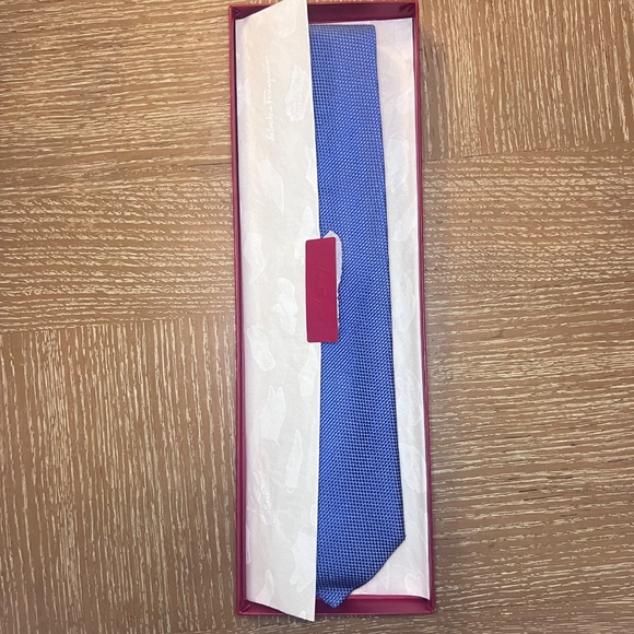 Salvatore Ferragamo Blue Silk Tie with Gift Box - Picture 9 of 10